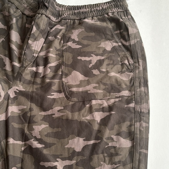 Athleta Camo Farallon Jogger Pants Women 26 Organic Cotton Breathable Fabric - Picture 6 of 8